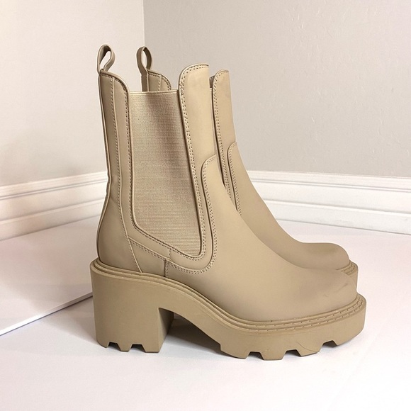 Zara Tan Beige Rubberized Ankle Heel Chelsea Boots with Chunky Sole Size 6 1/2 - Picture 1 of 8